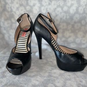 Betsey Johnson Black Heels